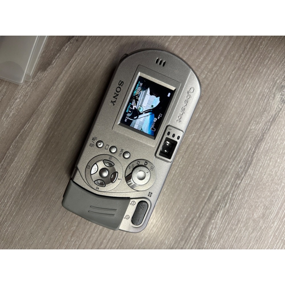 Sony Cyber-shot DSC-P92 5.0MP Digital Camera 3x Optical Zoom with Case TESTED - Picture 9 of 13